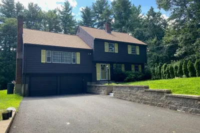 8 Carriage Hill Rd 1