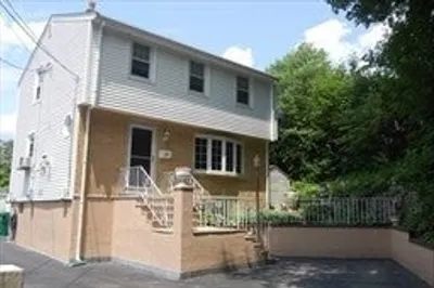 17 Saint Denis Ave