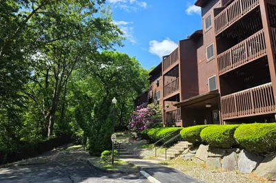 340 Sunderland Rd #14 1