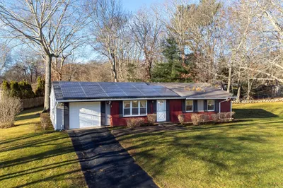 6 Seneca Cir