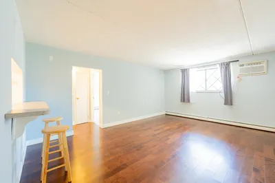 303 Lowell St #5