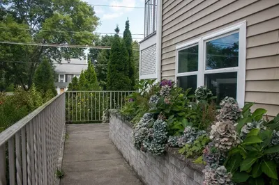 4 Humphrey St #1 1