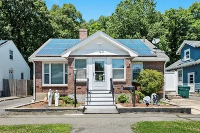 33 Range Ave 1