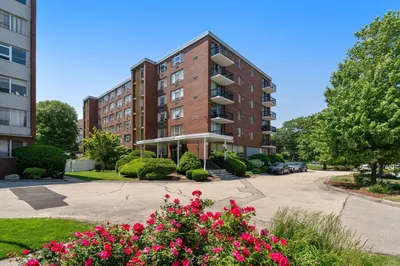 20 Hammond Pond Pkwy #302 1