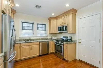 16 Eliot Crescent #1 1