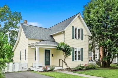 62 Crest St