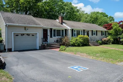 54 Stearns Dr 1