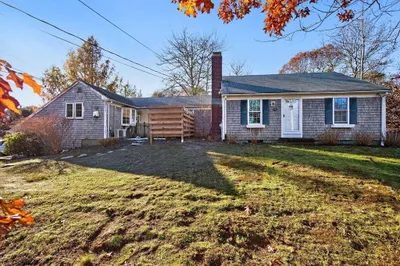 933-935 West Yarmouth Rd