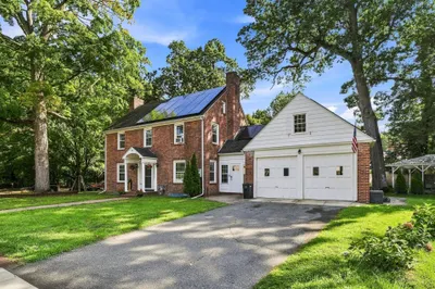 17 Longmeadow St 1