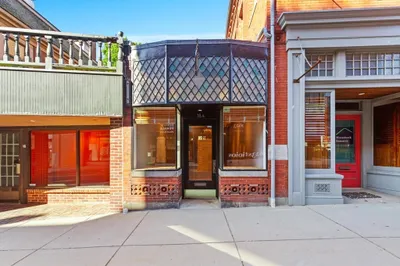 18 Pleasant St 1