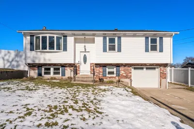 77 Hilltop Rd 1