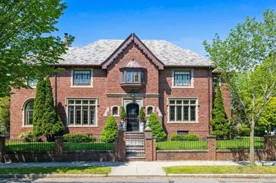98 Carlton St 1