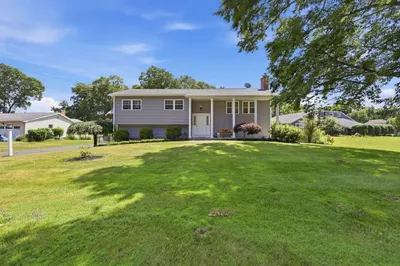 83 Eastwood Dr 1