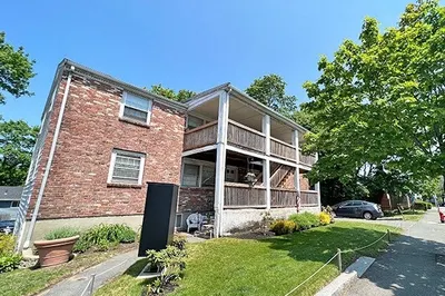 40 Stone St #1 1