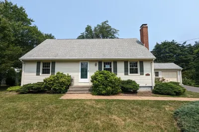 176 Hampden Rd 1