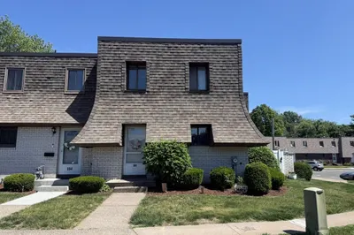 202 Beekman Dr #202 1