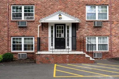 10 Colonial Village Dr #3 1