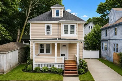 60 Newton St 1