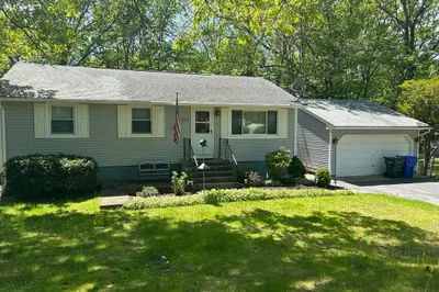 370 Tiffany St 1