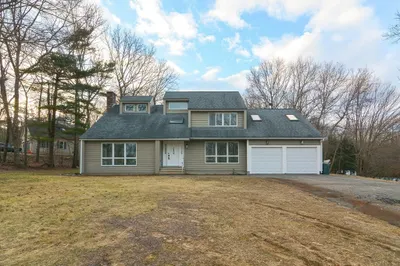 10 Sullivan Blvd 1