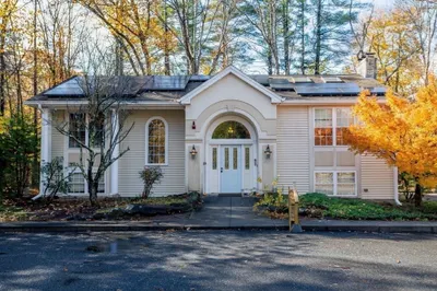 449 Berlin St 1