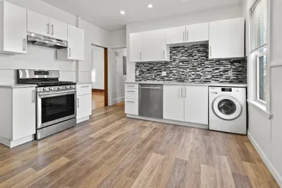 87 Bailey St #2