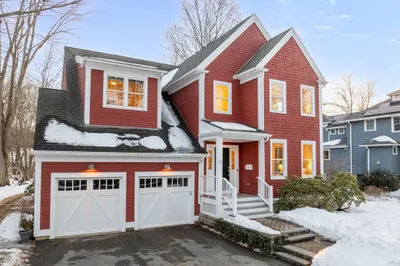 12 Vaille Ave 1
