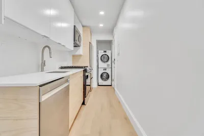 321 Summit Ave #103