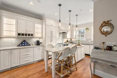 19 Charles St