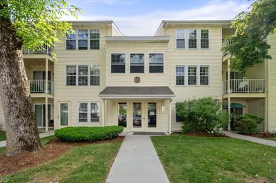 15 Walden Dr #16