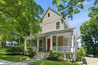 305 Central St 1