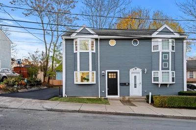 35 Dewey St #35