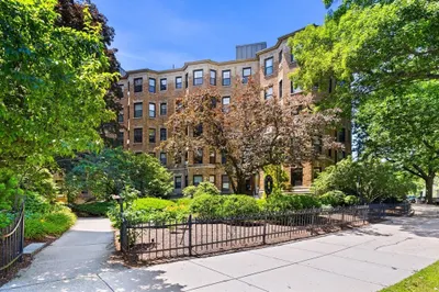 122 Riverway #9