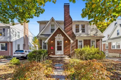 303 Russett Rd 1