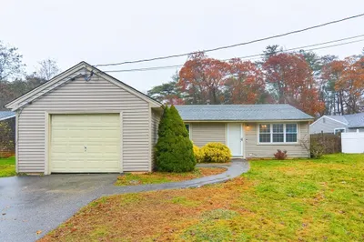 14 Pine Tree Dr