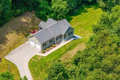 16 Dixon Ave 1
