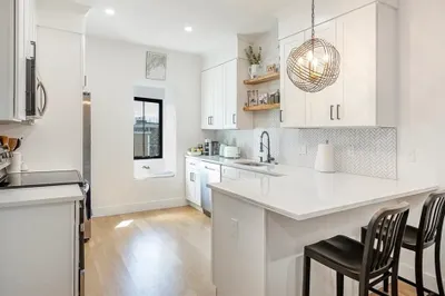 8 Viking St #3 1