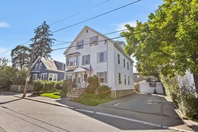 24 Wisteria St #2 1