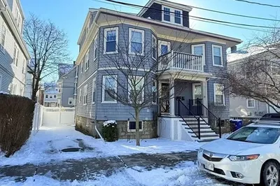 28 Glenrose Rd #3
