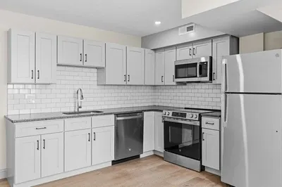 160 Seabury St #42 1