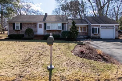 98 Hillcrest Dr 1