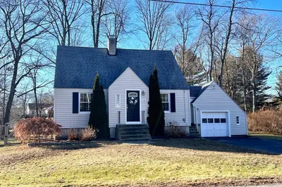 24 Edgewood Rd