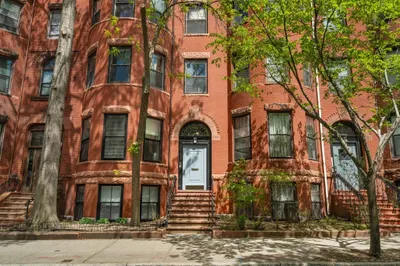 43 Carlton St #2