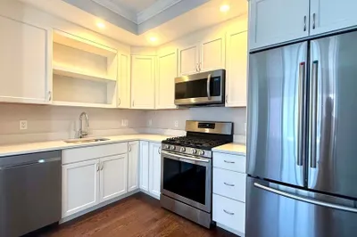 371 Main St #8