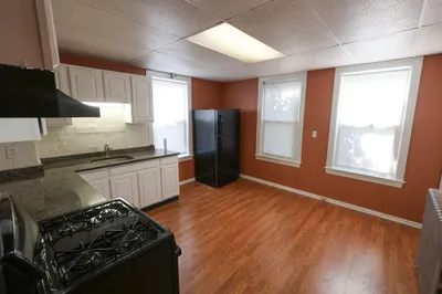 421 Seaver Street #3 1