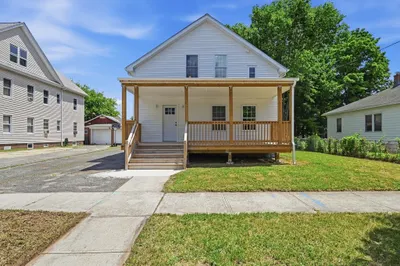 53 Devens St 1