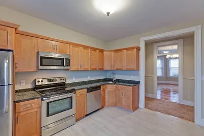 90 Gladstone St #1 1