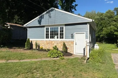 370a Main St