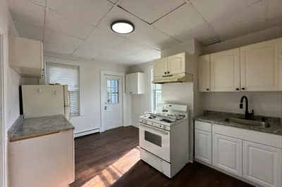 39 Louis St #2