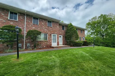 22 Andrew Cir #22 1